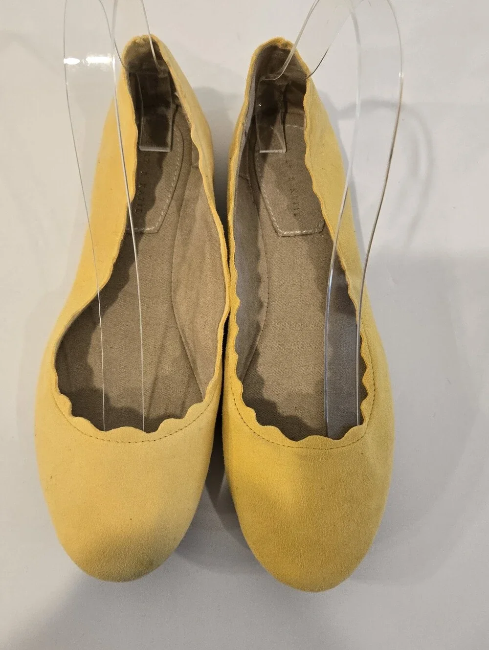 Kelly Katie yellow Leather Ballet Flats Shoes Sz 7 Scalloped Office Comfort